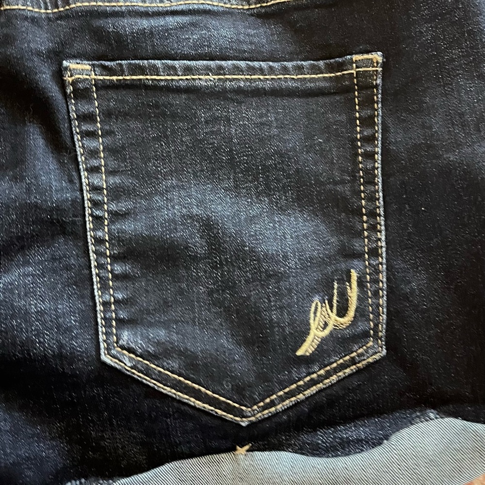 Express Shorts - Picture 7 of 7